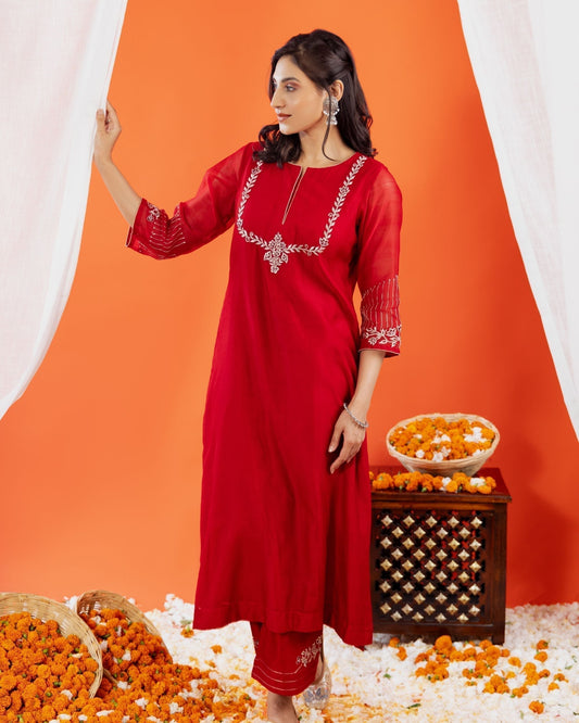 The Timeless Elegance of Maheshwari Fabrics & Sarees: A Heritage from Madhya Pradesh