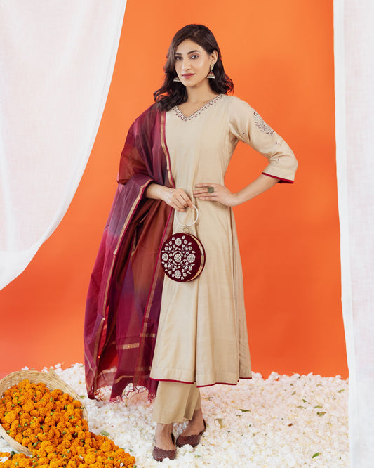 Elegant Maheshwari Silk Kurta & Pant Set for Women – Handloom Maheshwari Embroidered Festive Wear by Panchakanya