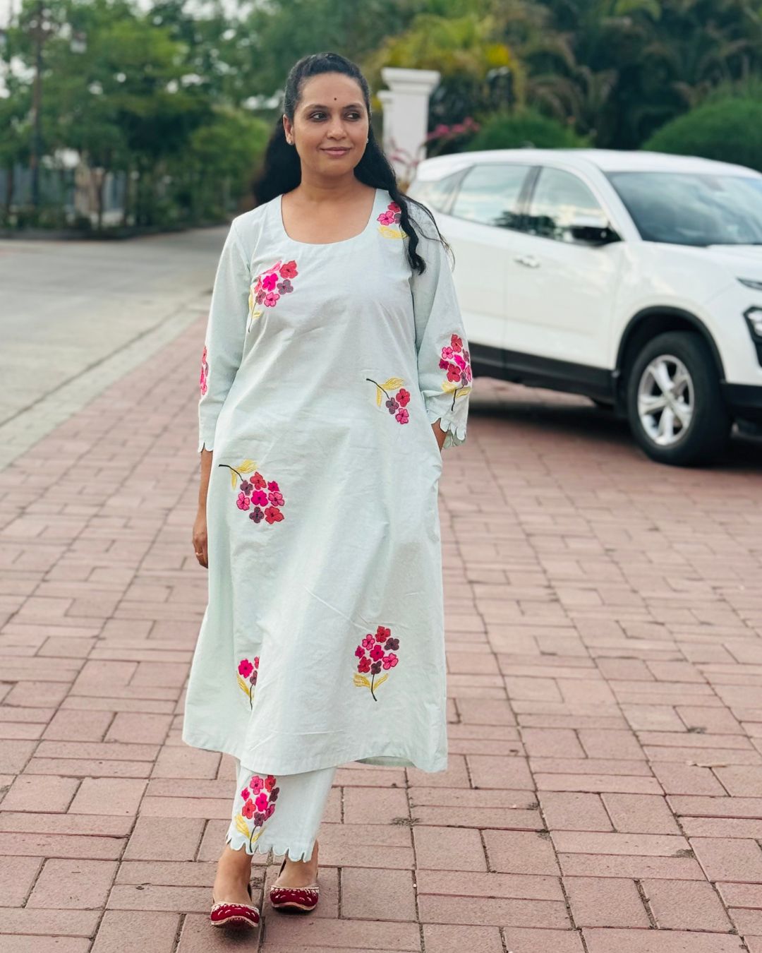 Classic Cotton Kurta for Girls – Unique Applique Design for Every Occasion